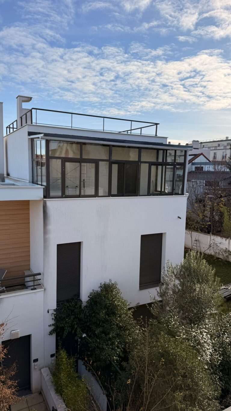 Garde-corps metallique sur terrasse de toiture