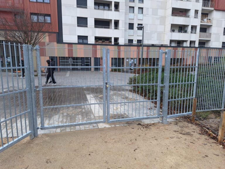 Portail galvanise pour residence